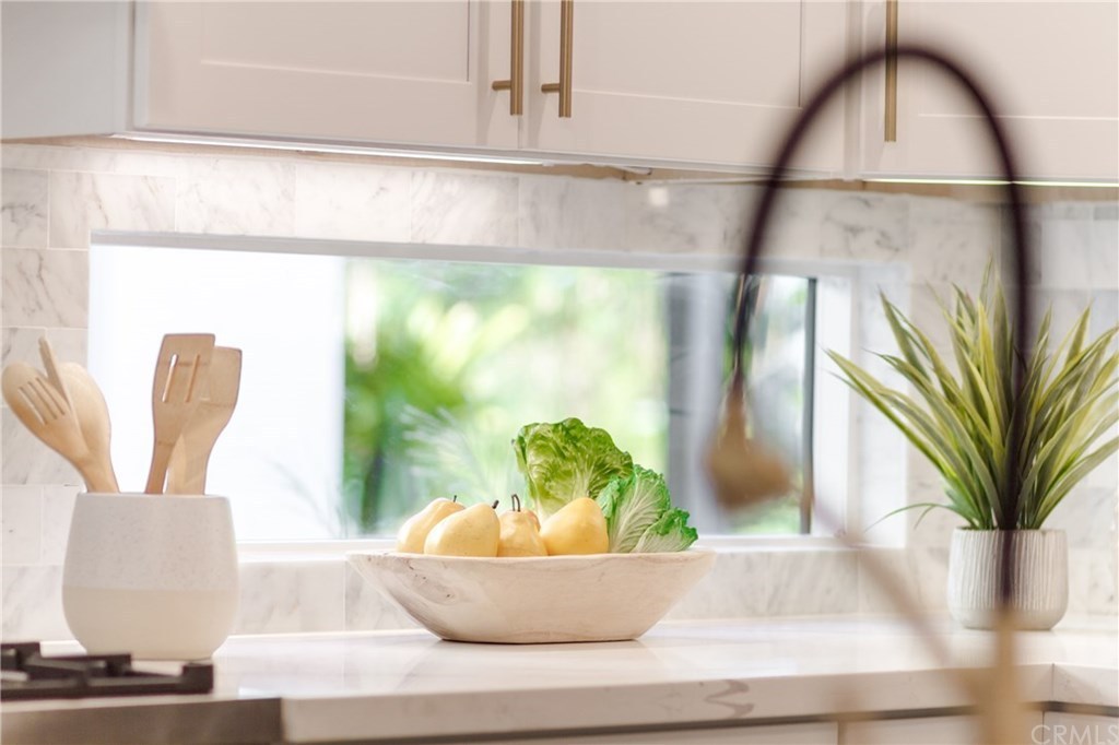 Staged kitchen with marble backsplash - home staging, Greater Los Angeles