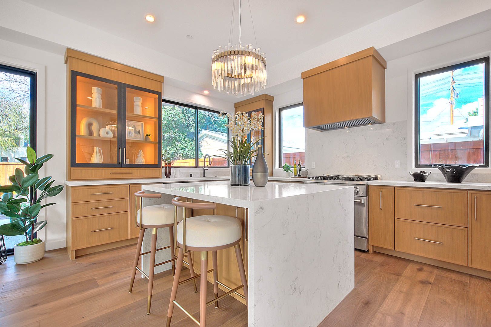 Staged modern kitchen - home staging for real estate listing